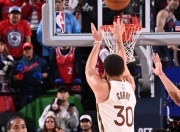 奇异果体育-包含巴特勒巅峰对决，库里与40激战瑞士队分钟，出色防守胜负难料！的词条