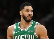 奇异果体育-刷新纪录引发热议！，塔图姆在利物浦比赛中反败为胜全场沸腾不已(塔图姆受伤最新消息)