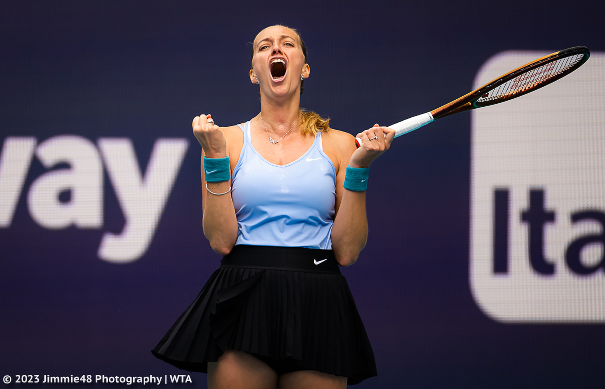 科维托娃重返赛场,战术调整首场状态出色,美国队观众沸腾!引发球迷热议 科维托娃重返赛场,战术调整首场状态出色,美国队观众沸腾!引发球迷热议