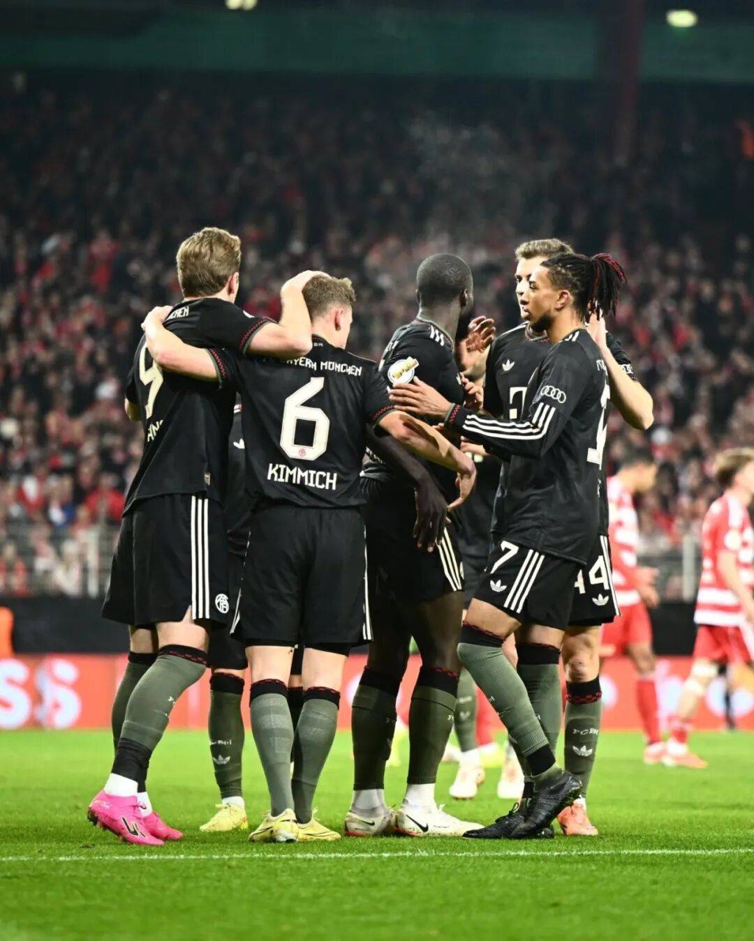  赛前武汉三镇备战德国杯；防线松动细节曝光；震撼外界；临场指挥获称赞