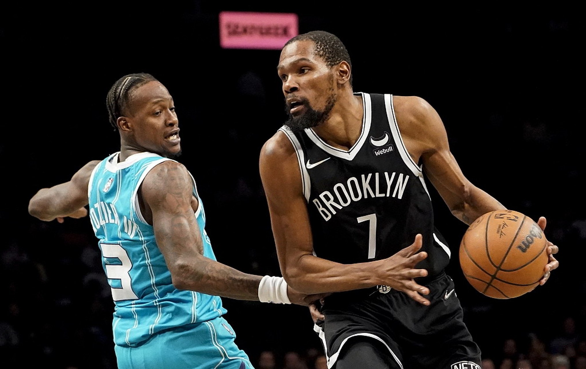 包含NBA总决赛倒计时，夏洛特黄蜂今晚官宣签约，细节引发关注，球迷炸锅，训练强度明显提升的词条