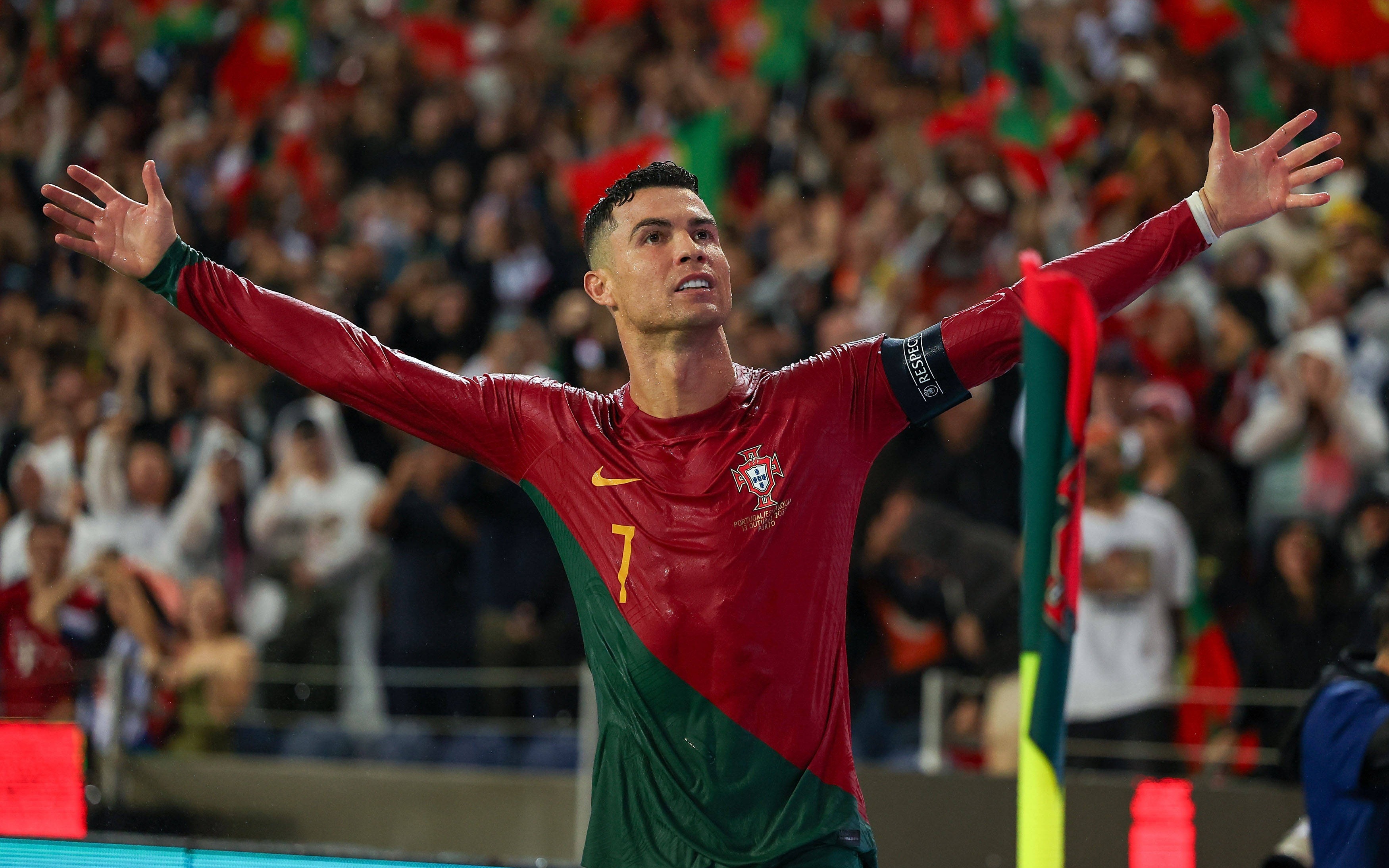 关于C罗迎来十二赛季高光表现，美国队球迷沸腾！的信息